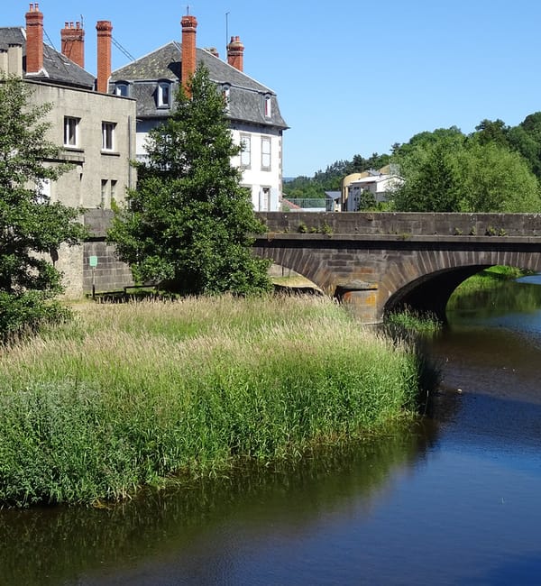 Pont de pierre au-dessus de l'Ander, à Saint-Flour